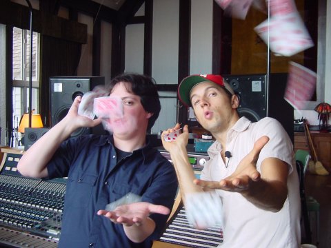 jonathan-real-jason-mraz-throwing-cards