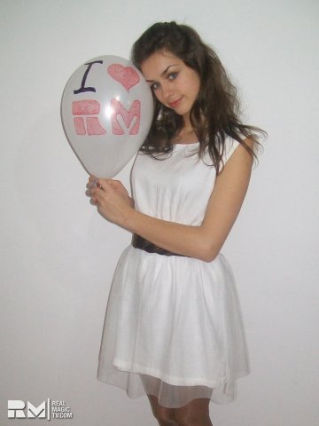 real-magic-tv-rmtv-balloon-girl-3