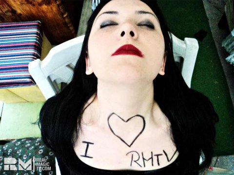 dark-haired-girl-i-love-real-magic-tv-1