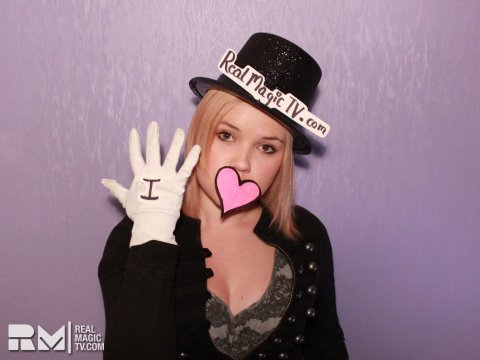 me-loves-real-magic-tv-3