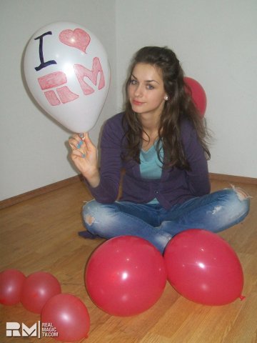 real-magic-tv-rmtv-balloon-girl-5